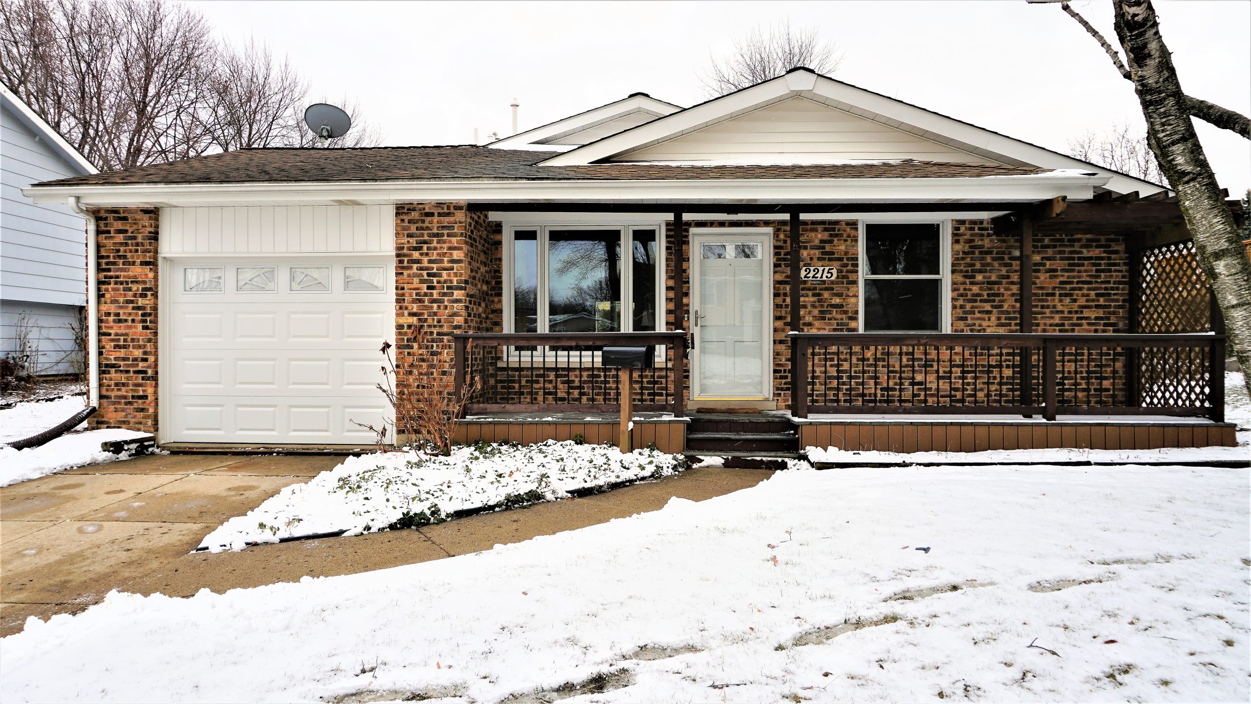 2215  Willow Ln